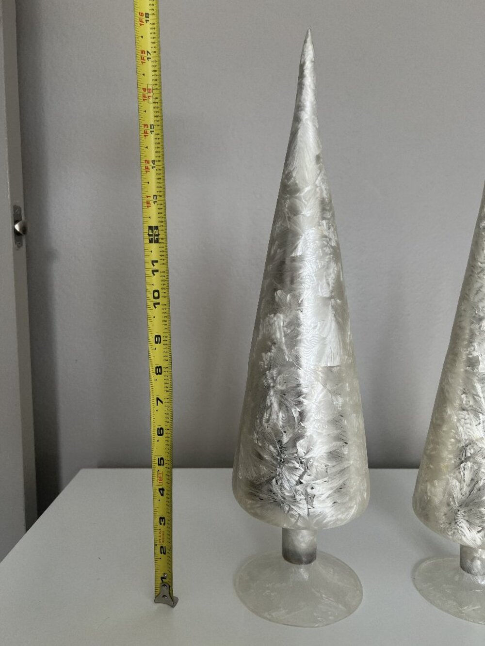 NWOT Pier 1 Holiday Tree Cracked Glass (Set of 3)